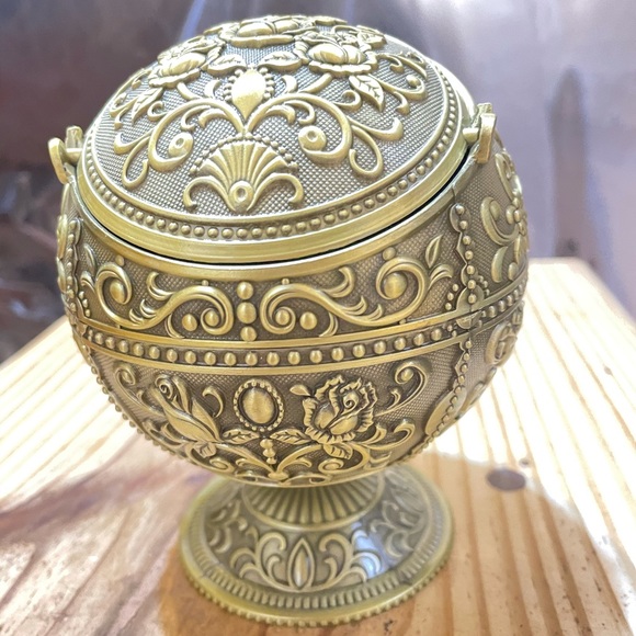 Other - ‼️FLASH SALE‼️ Brand new Vintage ashtray